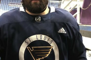 Obtenez fort @ entreprise_cntr! “Big Rig” Pat Maroon et les @stlouisblues sont en train de ...