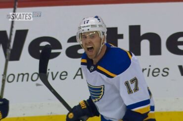 Jaden Schwartz a grandi dans une petite ville de la Saskatchewan et porte le numéro 17 pour ...
