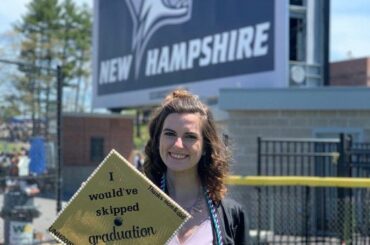 Nous avons promis à @_hsimpson que nous publierions une photo de son diplôme après son saut ...