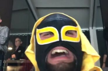 Il est baaaaaaack! #StanleyCup #MyPlayoffsMoment (@bruinsluchador) ...