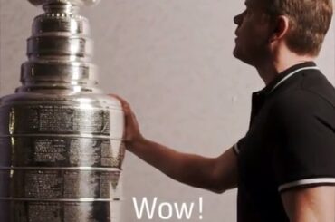 Oui, il aime les pommes. #Coupe Stanley
: @nhlonnbcsports ...