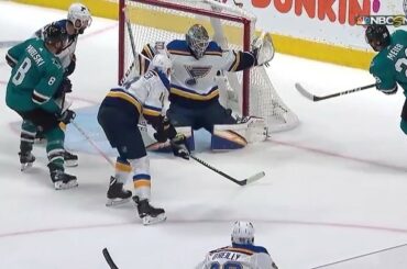 @ tmeier96 a tout essayé pour passer devant @binniner la nuit dernière! #Coupe Stanley...