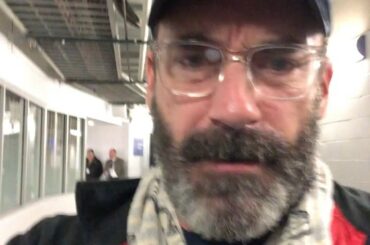 Jon Hamm et la barbe de Jon Hamm ont le bon genre de nerfs comme ses @stlouis ...