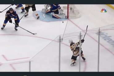 1) @ one-timer magnifique de bmarch63
2) @davidpastrnak termine une passe irréelle ...