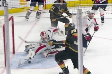 THE SAVE En ce jour de printemps dernier, Braden Holtby a réalisé l'un des plus grands…