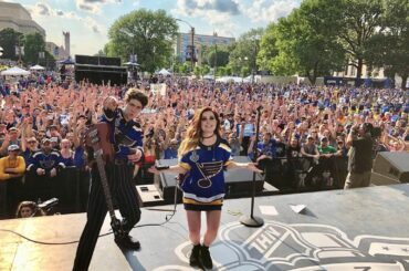 Merci de nous avoir pompé, @echosmith! Le troisième match de la finale #StanleyCup vient d ...