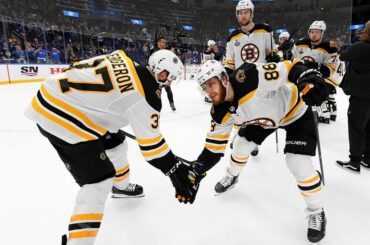 Vers le bas! @davidpastrnak jamais trop lent ... #StanleyCup ...