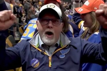 Le @stlouisblues a enregistré le papa de Jaden Schwartz pour le deuxième match et le résultat était pr ...