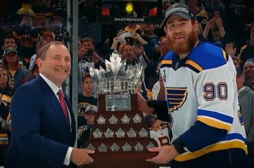 La finale #StanleyCup n'a jamais cessé d'offrir des moments colorés!

LNH x @ppgindu ...
