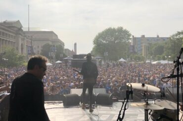 @Garyclarkjr a les fans de @StLouisBlues prêts à faire des vagues pour le quatrième match! #Stanley ...