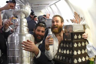 À LA LUNE #StanleyCup ...