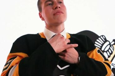 A commencé la journée sans équipe, maintenant du même côté que Sidney Crosby avec le @ ...