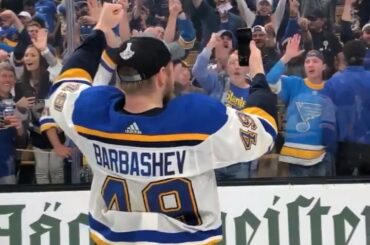 "Mais d'abord, laissez-moi prendre un selfie." - @ barbs2222 #StanleyCup ...