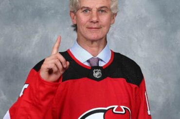 Réunion de 2019 #NHLDraft en 2070.

1. M. @jackhughes_
2. M. @kaapokakko
3. M. @ ...