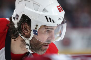 La légende Jagr a égalé Gordie Howe pour la 3ème place avec 1 850 points. # ...
