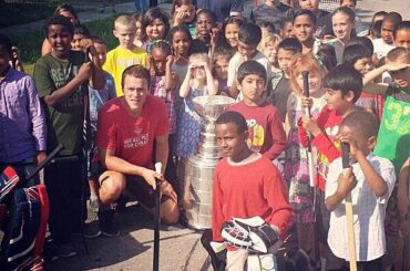 L'été avec Stanley continue. #BecauseItsTheCup (via HHOF) ...