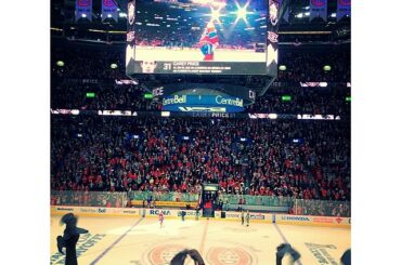 Les chants "Ole, ole, ole" sortent et les fidèles #Habs se tiennent debout ...