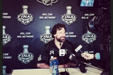 "Je suis reconnaissant et reconnaissant pour tout ce que le hockey m'a apporté." -Justi ...