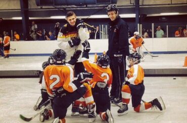 Leon Draisaitl a partagé un rire avec les enfants de #SniderHockey au Prospects Clin ...