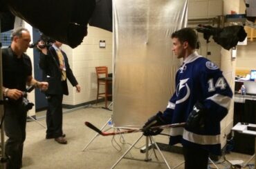 Regarde intense! Les photos de #NHLDraft continuent ....