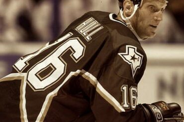 #TBT: En ce jour de 2000, Brett Hull a marqué son 611e but dans la LNH, brisant l'égalité ...