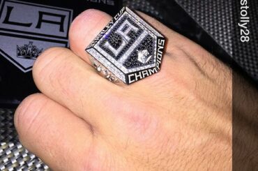 Tous les anneaux des rois. #BecauseItsTheCup #StanleyCup
-----
Republier de @ stolly28 ...