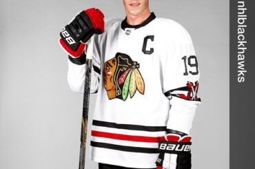 Les @nhlblackhawks dévoilent leur maillot #WinterClassic 2015 ....