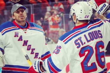 Les @nyrangers remportent la victoire 3-0 sur le #ThanksgivingShowdown de Discover NHL ....