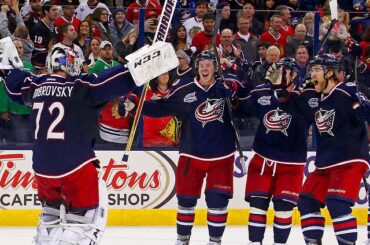 Temps pour #HockeyHugs. #CHIvsCBJ ...