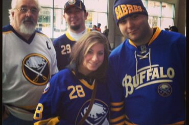 Les fans de @buffalosabres sont prêts à basculer aujourd'hui! Es-tu? #hockeyisback ...