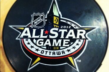 Fin de soirée dans le magasin #NHLStore pour les rondelles #NHLAllStar! Avez-vous une?...