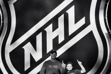 Le lève-tôt attrape la rondelle. Bienvenue aux 1ers fans de #NHLFanFair! #NHLAllSta ...