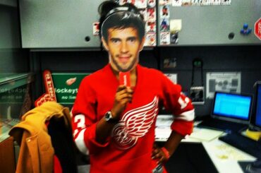 Regardez qui est venu travailler aujourd'hui ... @detroitredwings Datsyuk! #HWAA ...