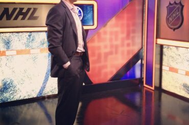 . @ mmoulson en train de filmer des promos à venir. Super boulot, Matt! #Isles ...