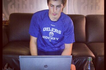 Nous avons donné à Ryan Nugent-Hopkins notre mot de passe Twitter pendant une heure. Regarde ce qu'il fait ...