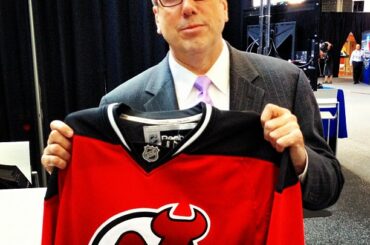 . @ ejhradek_nhl a les #njdevils dans 7. Vous êtes d'accord? #NJDLAK ...