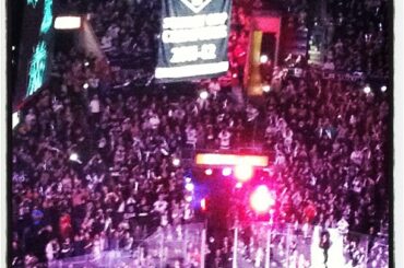 Qui d'autre a eu la chair de poule pendant le lever de la bannière? #hockeyisback ...