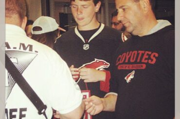 Certains fans des Coyotes ont été capturés alors qu'ils entraient dans l'arène. Quels jeux voulez-vous ...