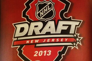 Qu'est-ce que ça fait d'être une excellente perspective au #NHLDraft? Suivez-nous pour derrière-le-s ...
