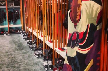 Les vestiaires de BC Place ressemblent beaucoup plus à la maison pour le @nhlsena ...