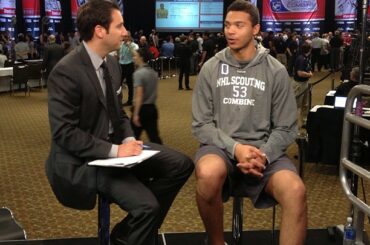 Seth Jones, la mieux classée, vient discuter avec le réseau NHL au Combine. #NHLD ...
