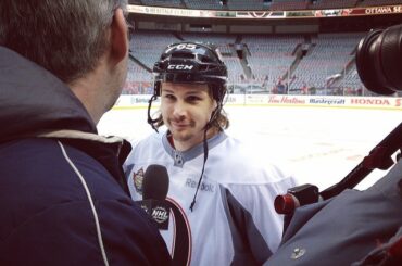 Regardez qui s'est arrêté pour discuter avec NHL Network ... @ ErikKarlssonEK65. #HéritageC ...