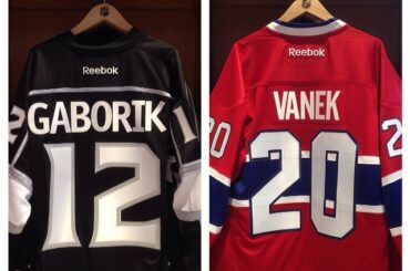 De nouveaux visages dans de nouveaux endroits signifient plus de nouveaux chandails disponibles au #NHLStore à New York ...