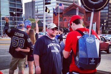 Si vous êtes ici à la Fan Zone @penguins, vous pouvez élever le #StanleyCup virtuel ....