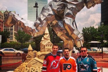 Quelqu'un d'autre ici montre-t-il la fierté de son équipe au #NHLDraft Fan Fest? ...