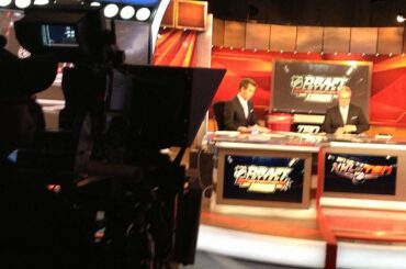 Connectez-vous MAINTENANT sur TSN, NBCSN pour savoir qui gagne la loterie #NHLDraft de la Banque Scotia ....