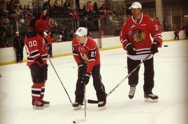 Seth Jones et Jonathan Drouin discutent de stratégie avec NJ Devil. #NHLDraft ...