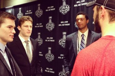 Après avoir fait la tournée finale de #StanleyCup lui-même en tant que perspective, le capitaine de @NHLBlackhawks ...