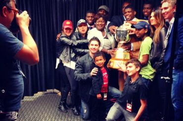 P.K. Subban (et son entourage) dans la salle des portraits après avoir remporté le prix James No ...