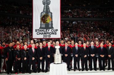 Et enfin, la bannière du championnat levée pour couronner un été de #Blackhawks # ...